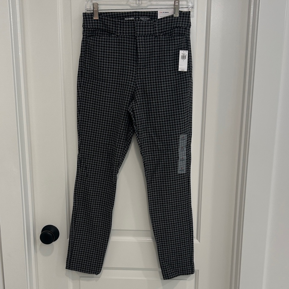 NWT Old Navy Black and Gray Houndstooth Pixie Skinny Pants